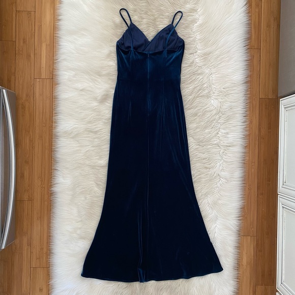 David’s Bridal Dark Blue Shimmer Velvet Faux Wrap Sleeveless Bridesmaid Gown - Picture 8 of 14